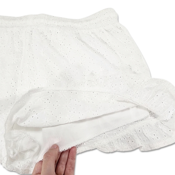 Sofia's White Shorts Size M 100% Cotton Ruffled Hem Eyelet Drawstring Boho Style - Picture 8 of 9